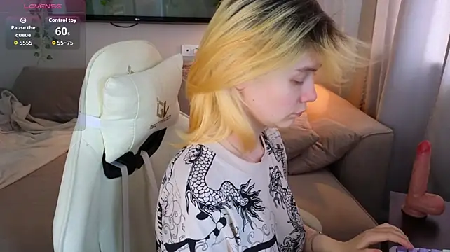 Emily_Miu Adlı Modelin Canlı XXX Sohbeti