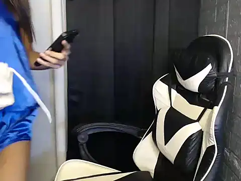 ValeriaSexyHotAssHugeCock 在線直播表演