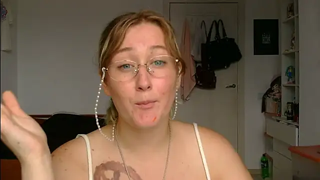 yourcherry3 Show in webcam