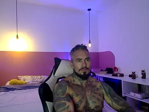 Pertunjukan Kamera Web Dom_Jhuan