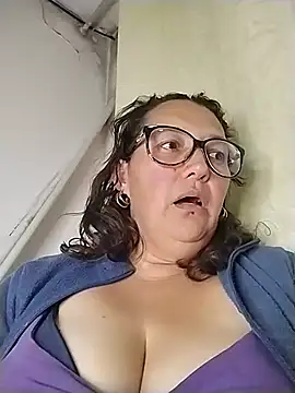 _Saraqueen-- Chat XXX in diretta