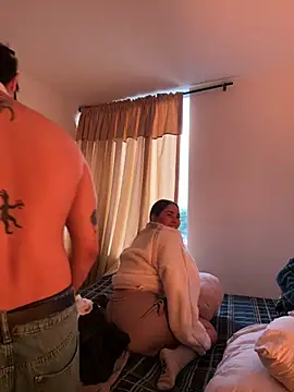 bunnies_fucking Show in webcam