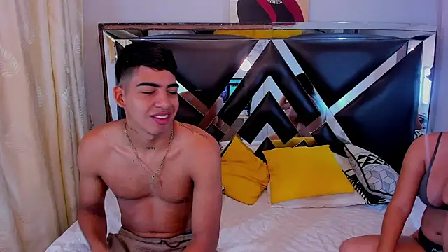 Milo_and_Milyn Webbikameraesitys