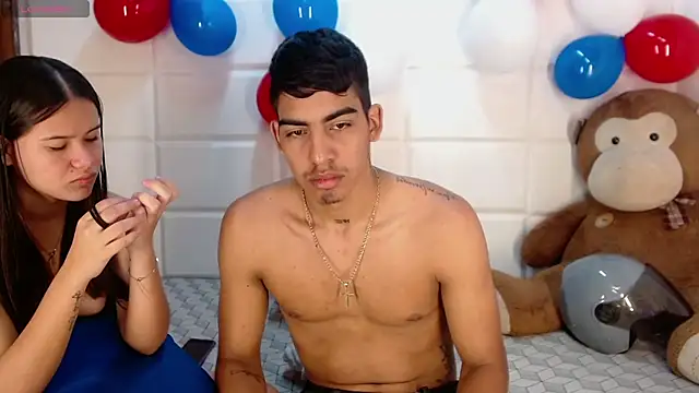 Milo_and_Mily Show in webcam