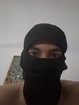GIVENCHY_LVX Pertunjukan Webcam