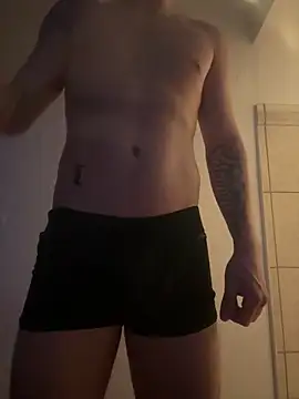 GIVENCHY_LVX Webcam-Show