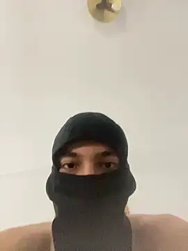 GIVENCHY_LVXn Webbikameraesitys