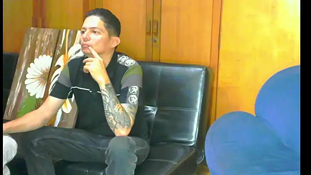 Show modela kimblaze8A na web-kameri