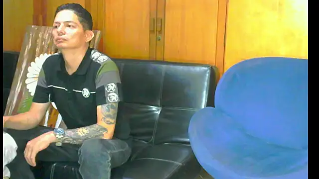 Show modela kimblaze8A na web-kameri