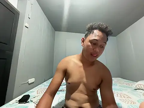 Monspop's Live Sex Cam Show
