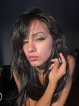 Kittybangerangbang: διαδικτυακό σόου στην κάμερα