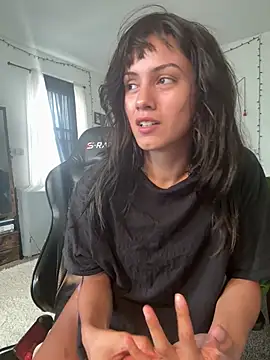 Kittybangerangbang: διαδικτυακό σόου στην κάμερα