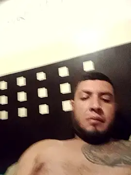 Juanluigui04 webcam show