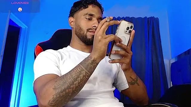 Show modela Damiano_walker na web-kameri