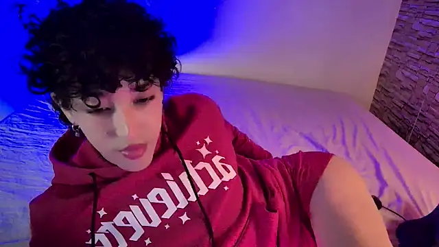 Pokazy przed kamerką – xFemboyToy
