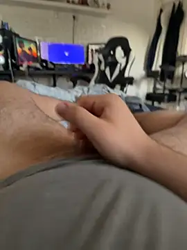 Ethandiggg: διαδικτυακό σόου στην κάμερα