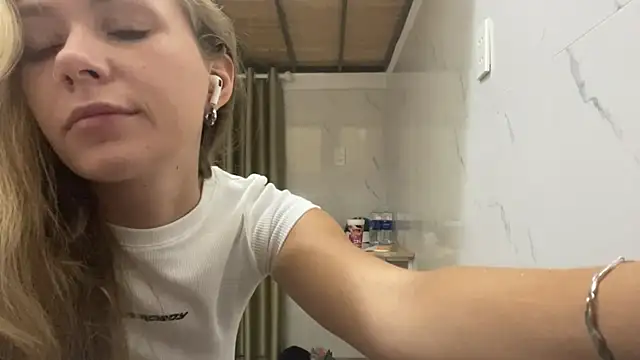 One_On_Mllion Show in webcam