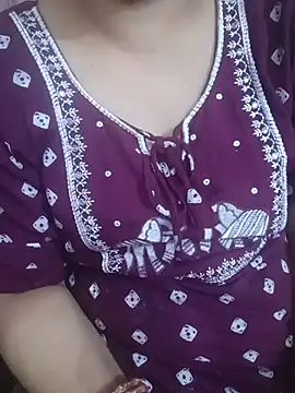 Gujjubhabhi_69's Live XXX Chat