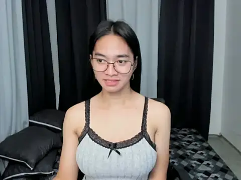 AsianPetiteMarian 现场性爱视讯表演