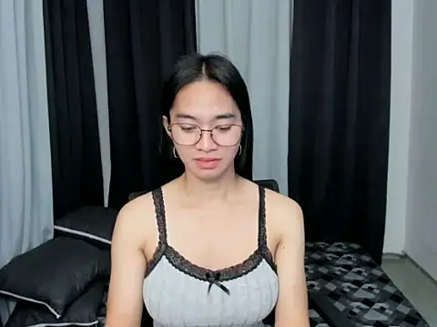 AsianPetiteMarian Webcam show