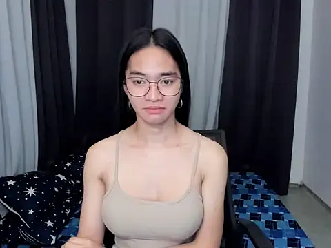 AsianPetiteMarian 网络视讯表演