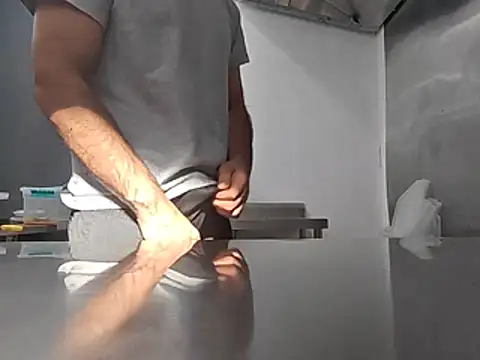 Pokazy przed kamerką – brownskinbull1