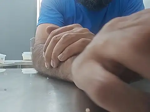 Pokazy przed kamerką – brownskinbull1