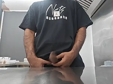 Show modela brownskinbull1 na web-kameri