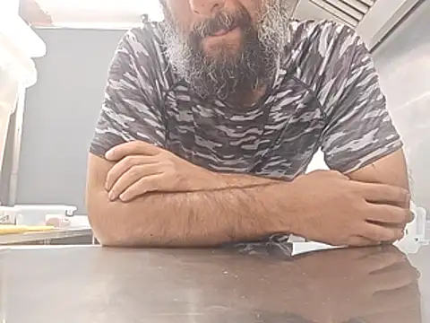 Pokazy przed kamerką – brownskinbull1