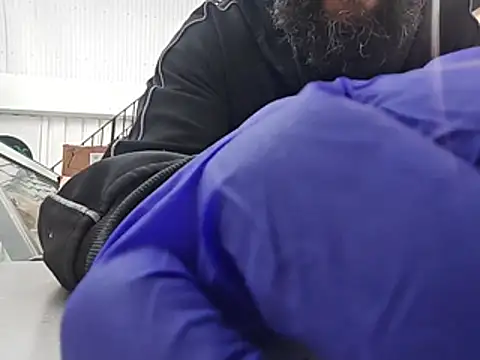 brownskinbull1 Show in webcam