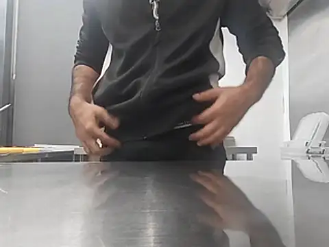 Pokazy przed kamerką – brownskinbull1