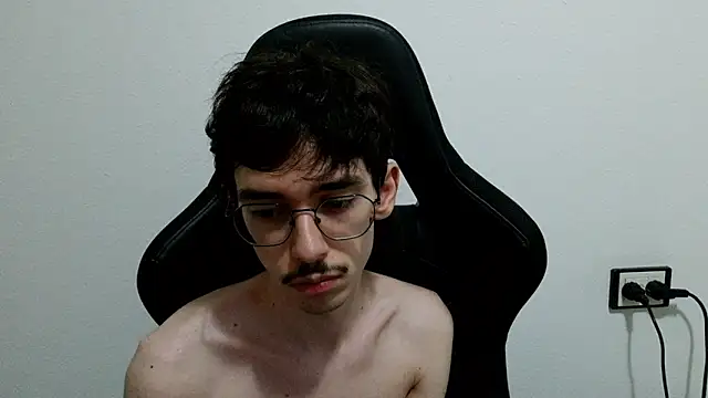 Show modela gabrielNovin17cm na web-kameri