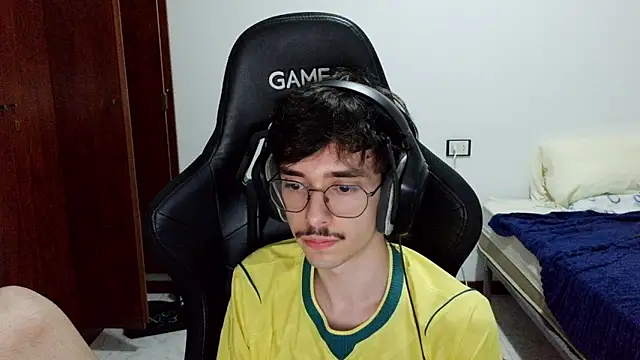 Show de gabrielNovin17cm na webcam