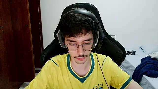 Show de gabrielNovin17cm na webcam
