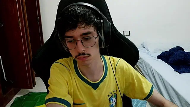 Show de gabrielNovin17cm na webcam
