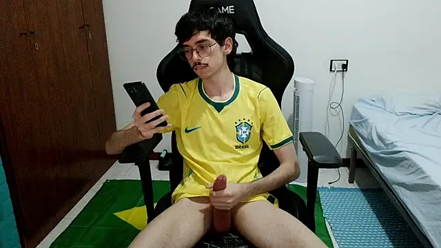 Show de gabrielNovin17cm na webcam