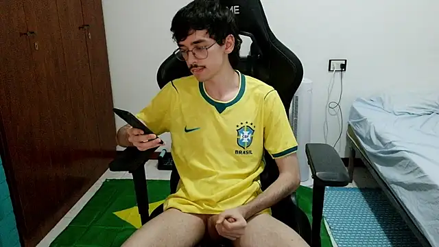 Show de gabrielNovin17cm na webcam