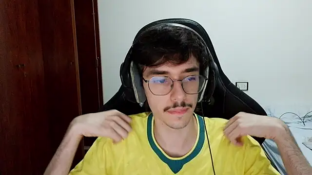 Show de gabrielNovin17cm na webcam