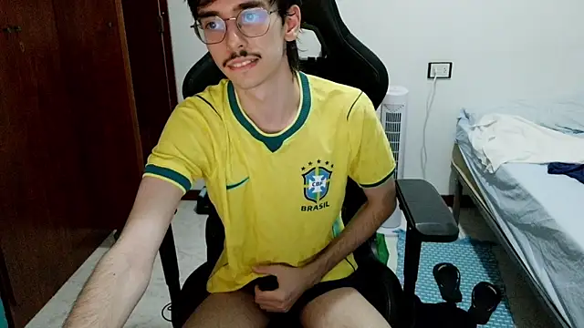 Show de gabrielNovin17cm na webcam