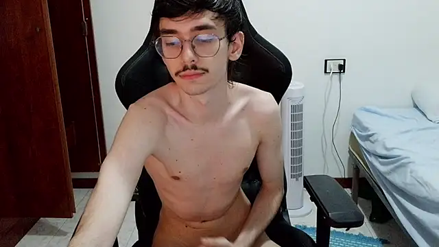 gabrielNovin17cm's Webcam Show