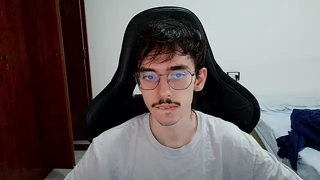 gabrielNovin17cm webkamerás műsora