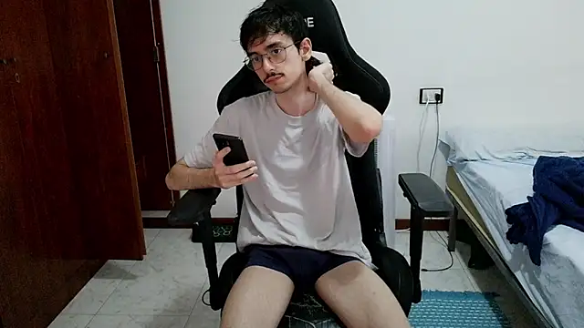 gabrielNovin17cm's Webcam Show