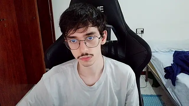 Show de gabrielNovin17cm na webcam