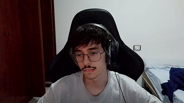 הופעת וובקאם של gabrielNovin17cm