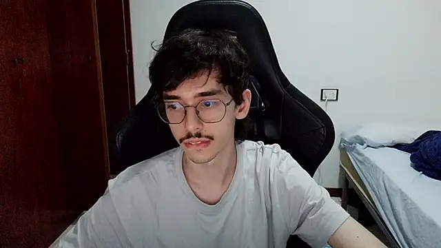 Show de gabrielNovin17cm na webcam