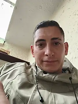Tiger_cryad: διαδικτυακό σόου στην κάμερα