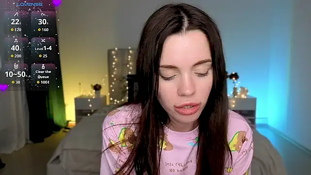 Show modela Little_cuti1e na web-kameri