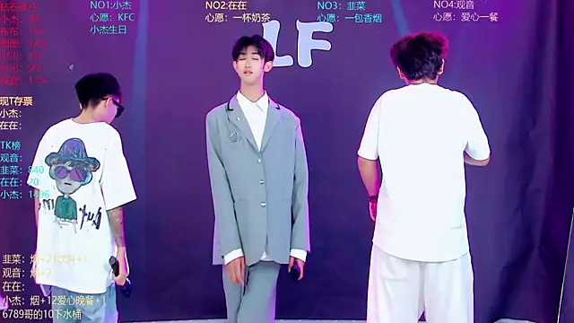 הופעת וובקאם של M-handsome-boy
