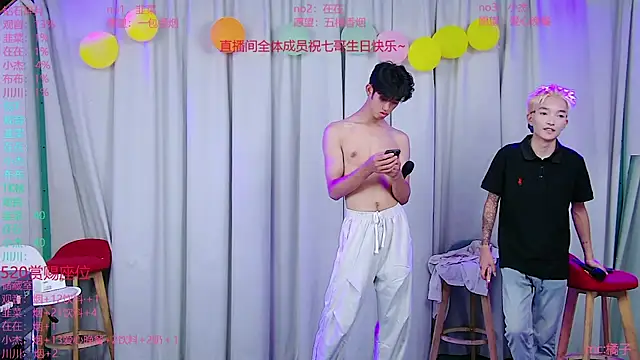 הופעת וובקאם של M-handsome-boy