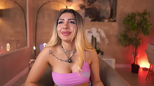 LucyyRosse Webcam show